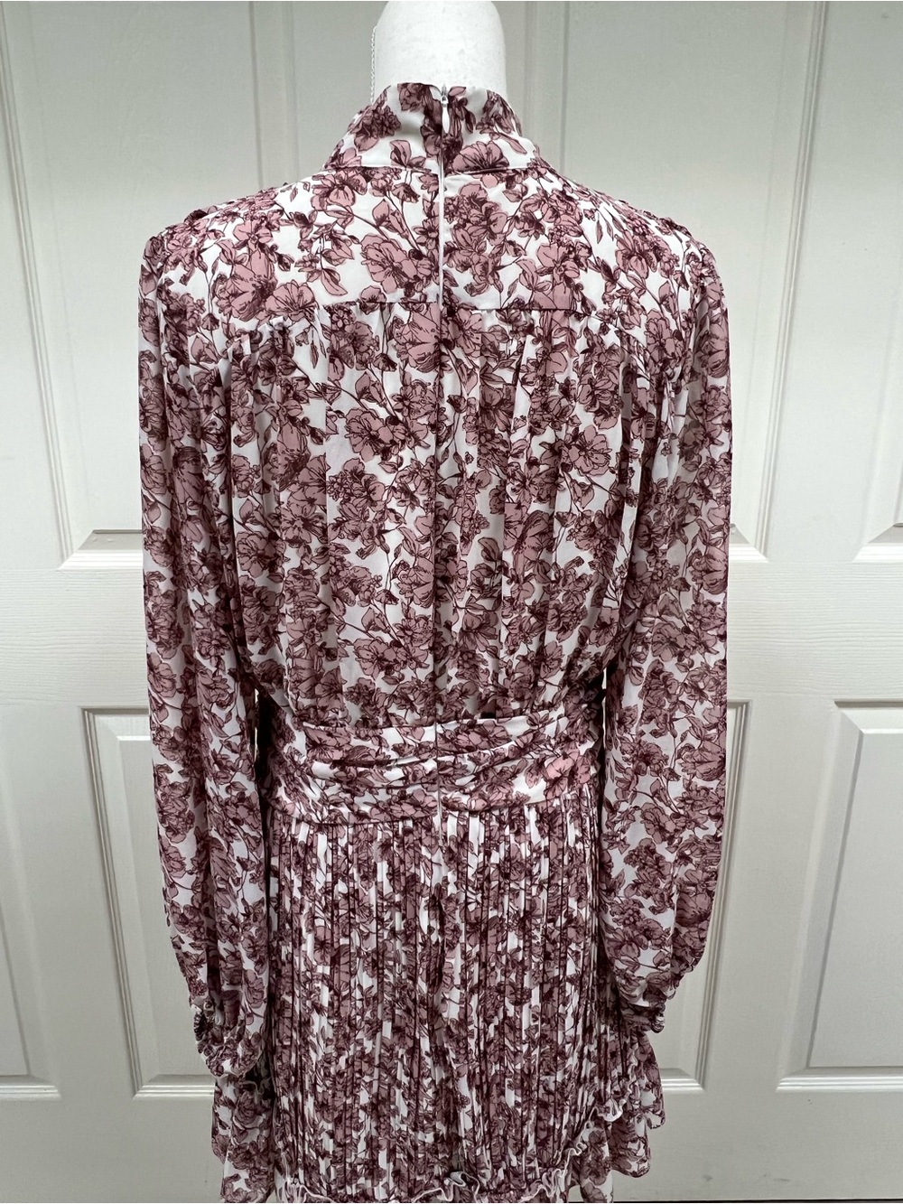 Ivy City Co Brynley Dress in Pink White Size L - Picture 8 of 11